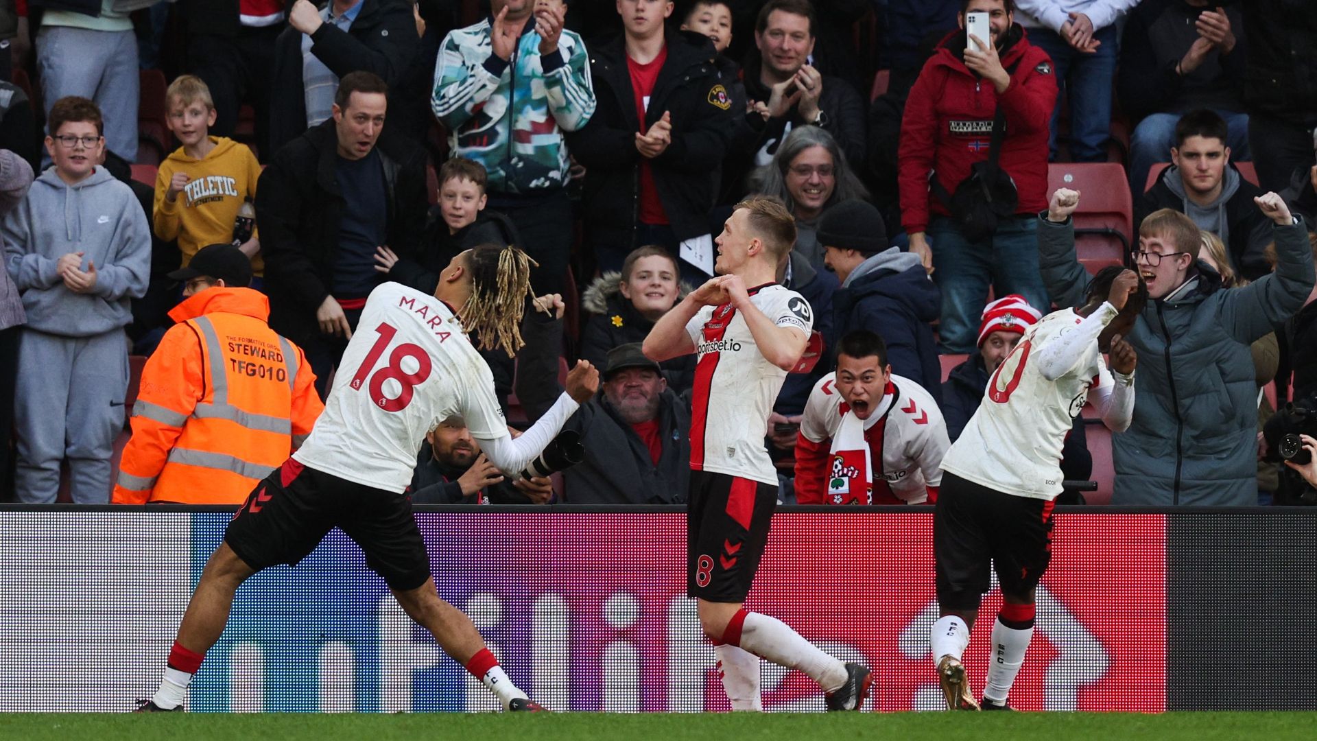 Arsenal vs. Manchester City: Rodri seals win for Premier League leader in  controversial thriller